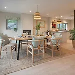 Barakat Lakes Escape, - Ridgestone בית נופש