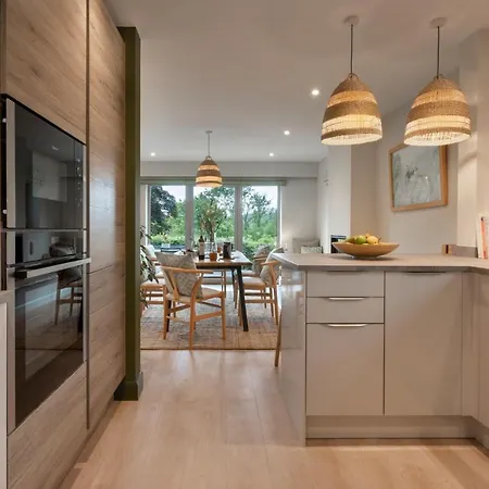 Barakat Lakes Escape, Holiday home