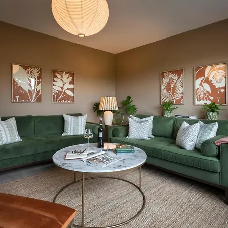 Barakat Lakes Escape, - Ridgestone *