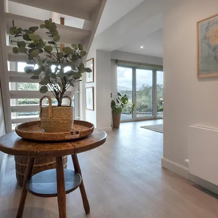 Holiday home Barakat Lakes Escape, *
