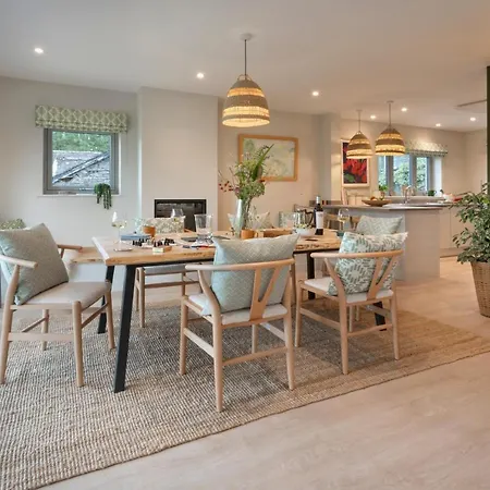 Barakat Lakes Escape, Holiday home