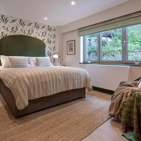 Barakat Lakes Escape, Ambleside