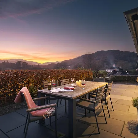 Barakat Lakes Escape, * Ambleside